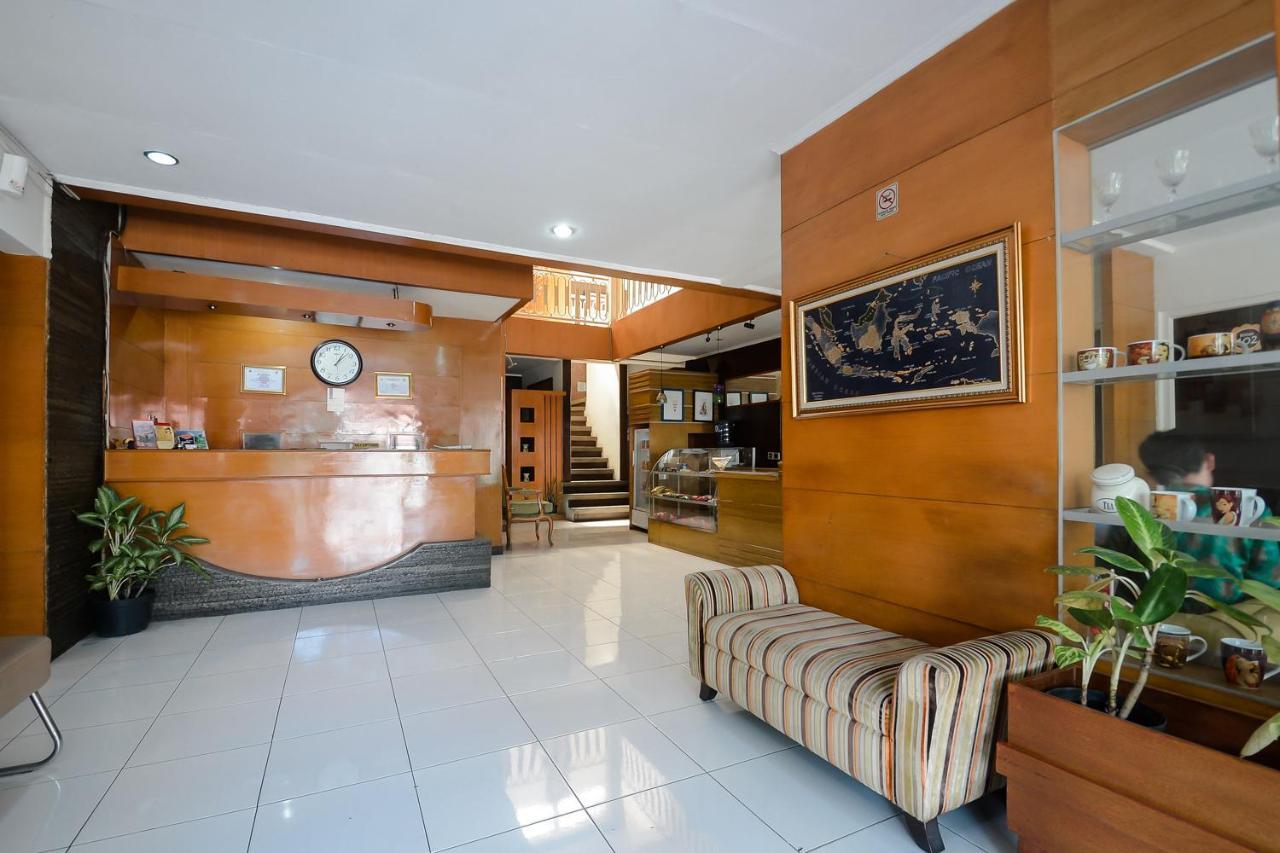 Sky Hotel Buah Batu 1 Bandung Buitenkant foto