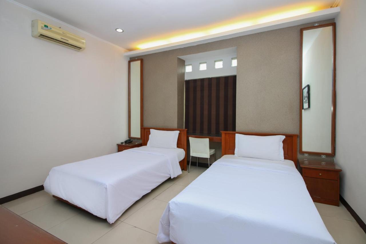 Sky Hotel Buah Batu 1 Bandung Buitenkant foto