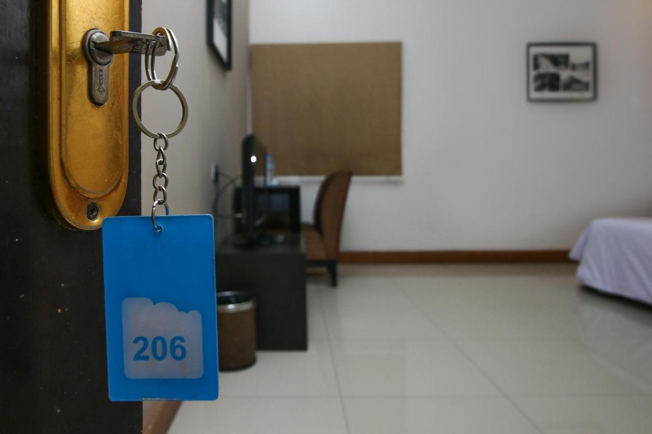 Sky Hotel Buah Batu 1 Bandung Buitenkant foto