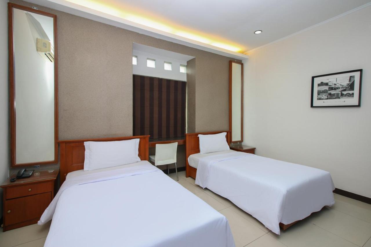 Sky Hotel Buah Batu 1 Bandung Buitenkant foto